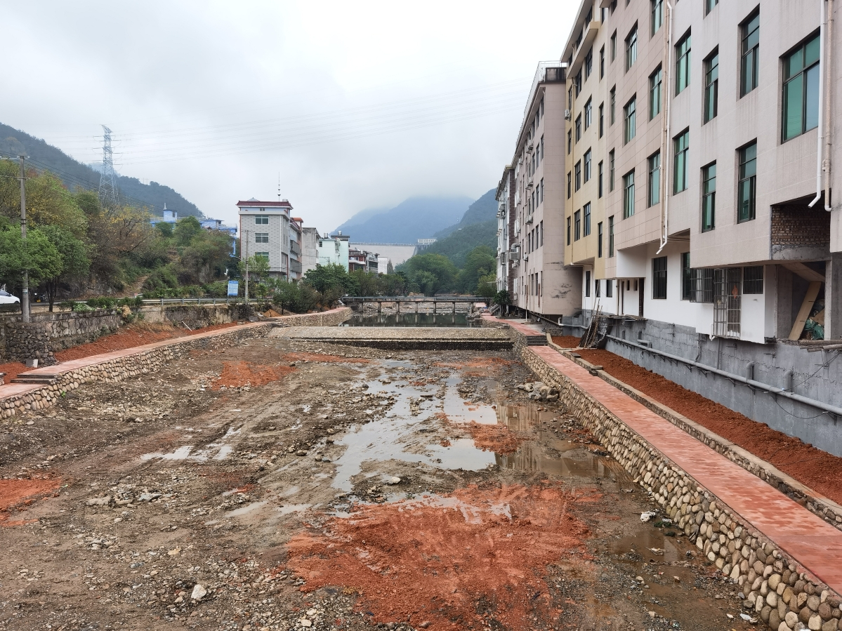 圖2.正在建設改造中的河道工程.jpg